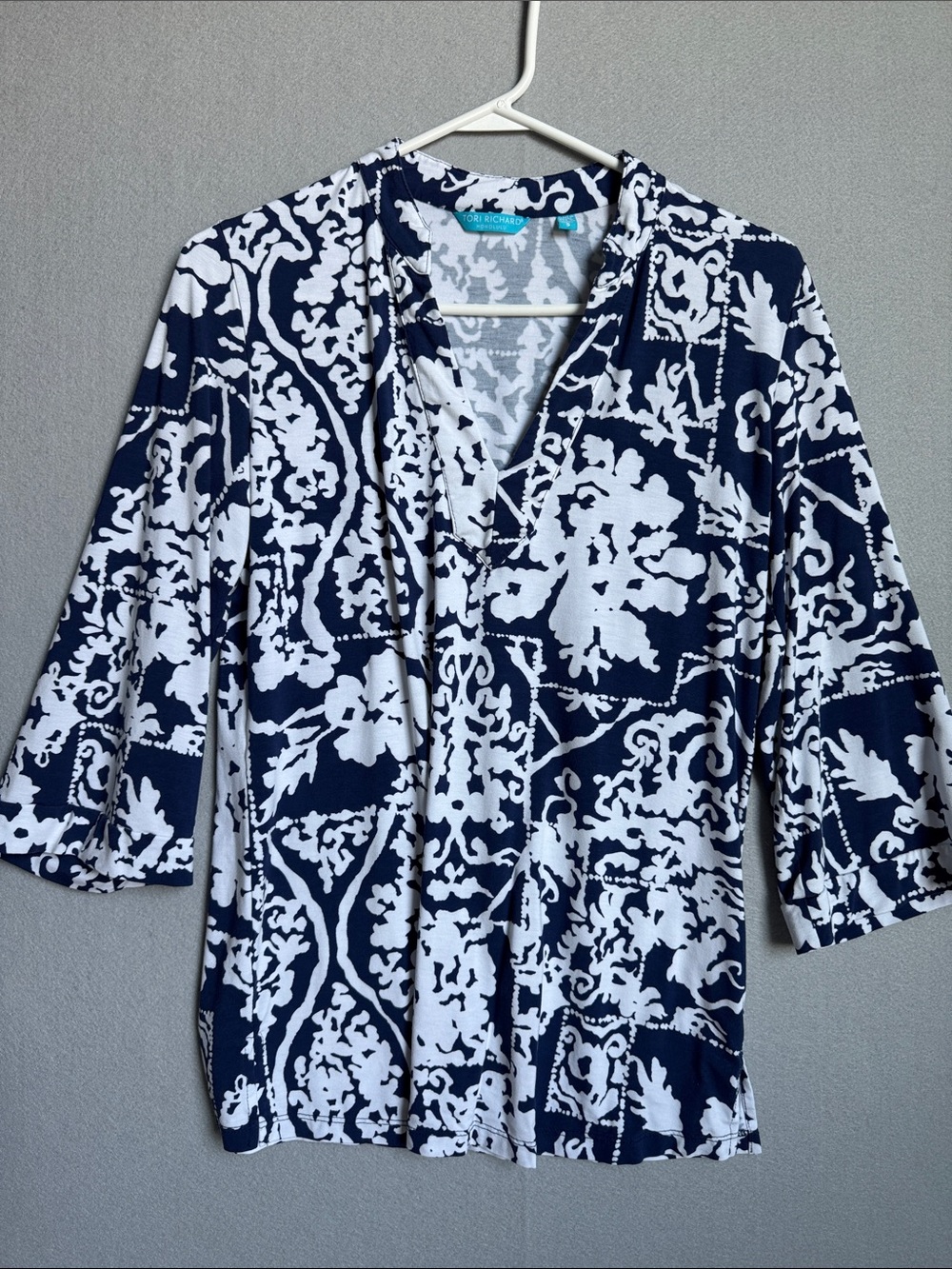 Tori Richard 3/4 Sleeve Sz Sm Patterned V-Neck Women’s Tunic Blouse Top Stretch